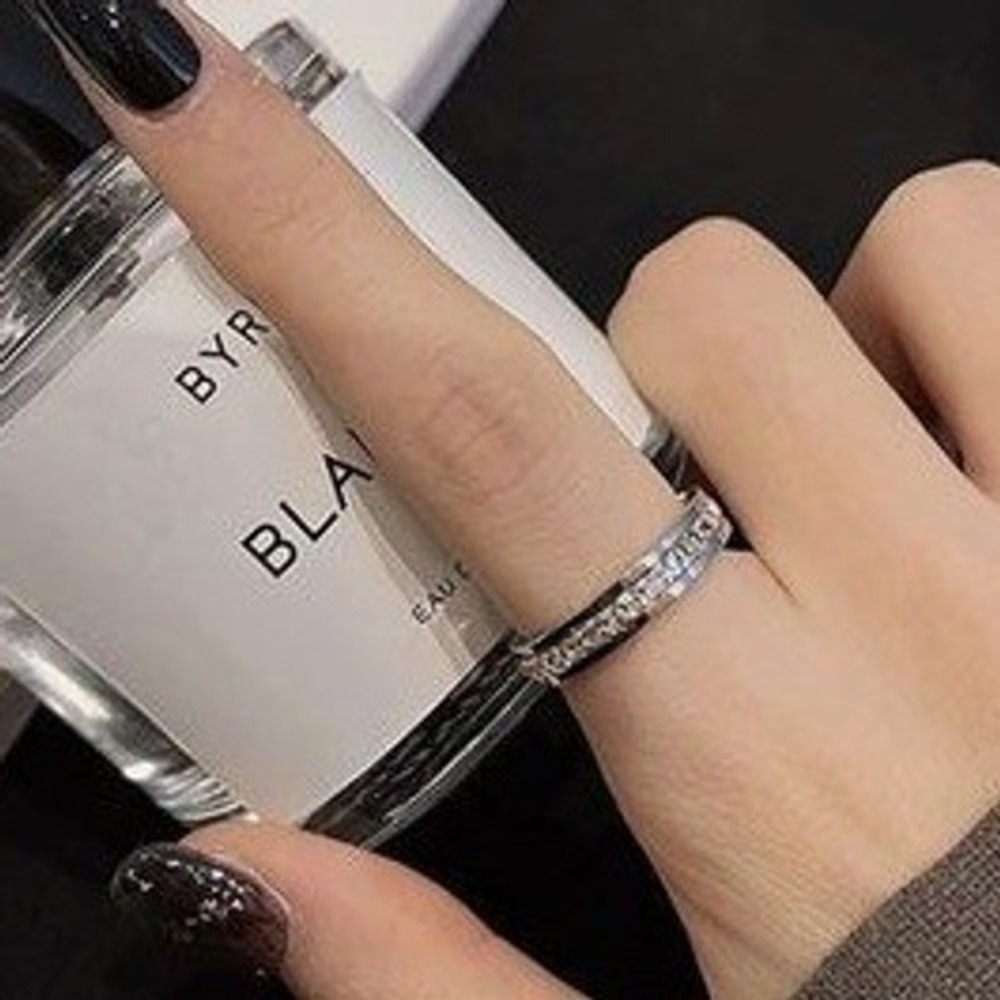 Sparkling Titanium Band Ring Cubic Zirconia Women's Elegant Wedding Band Size 6 - Picture 2 of 2